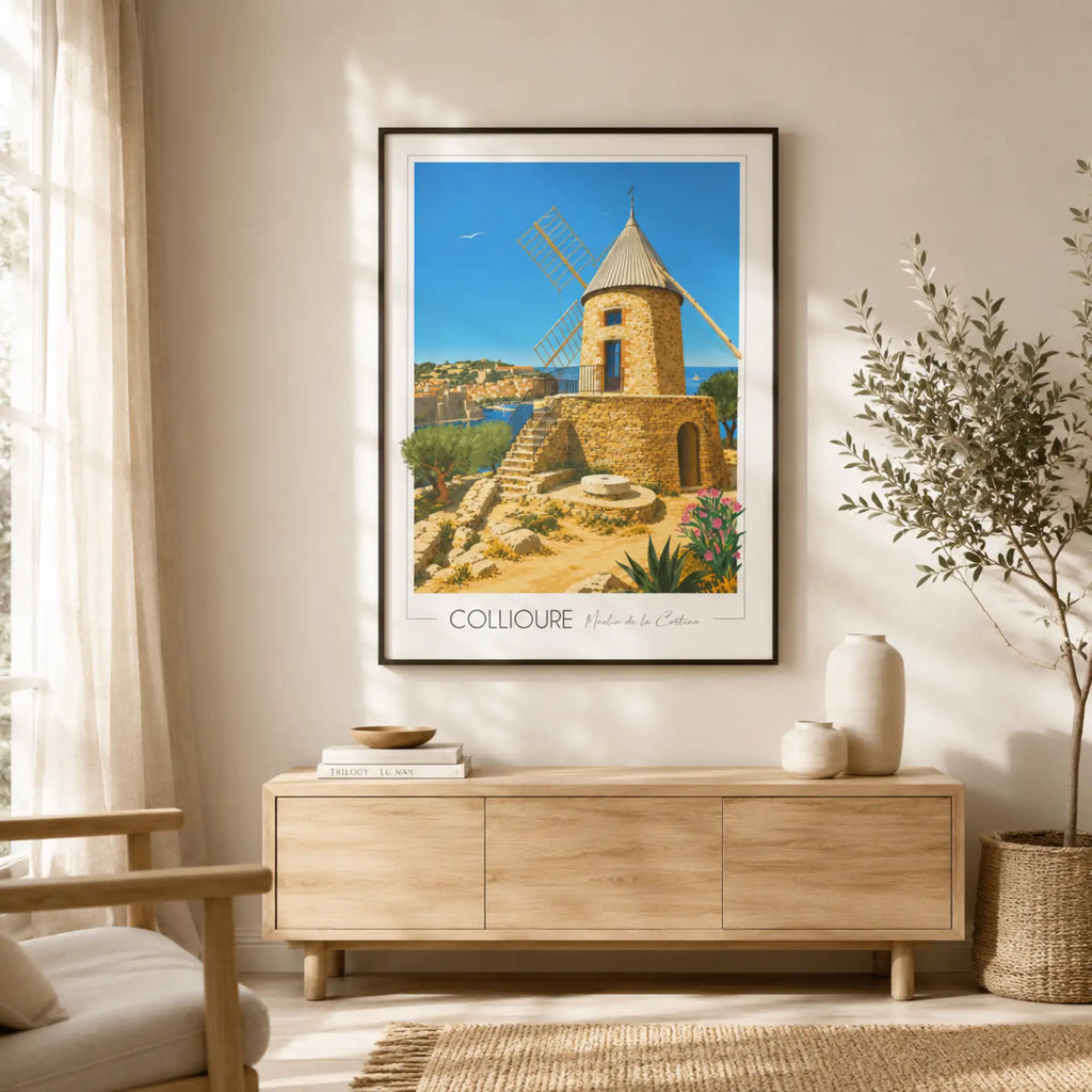 Affiche Collioure Moulin de la Cortina avec cadre noir, déco murale salon méditerranéen tirage limité Marie Troff, Pyrénées-Orientales, Côte Vermeille.