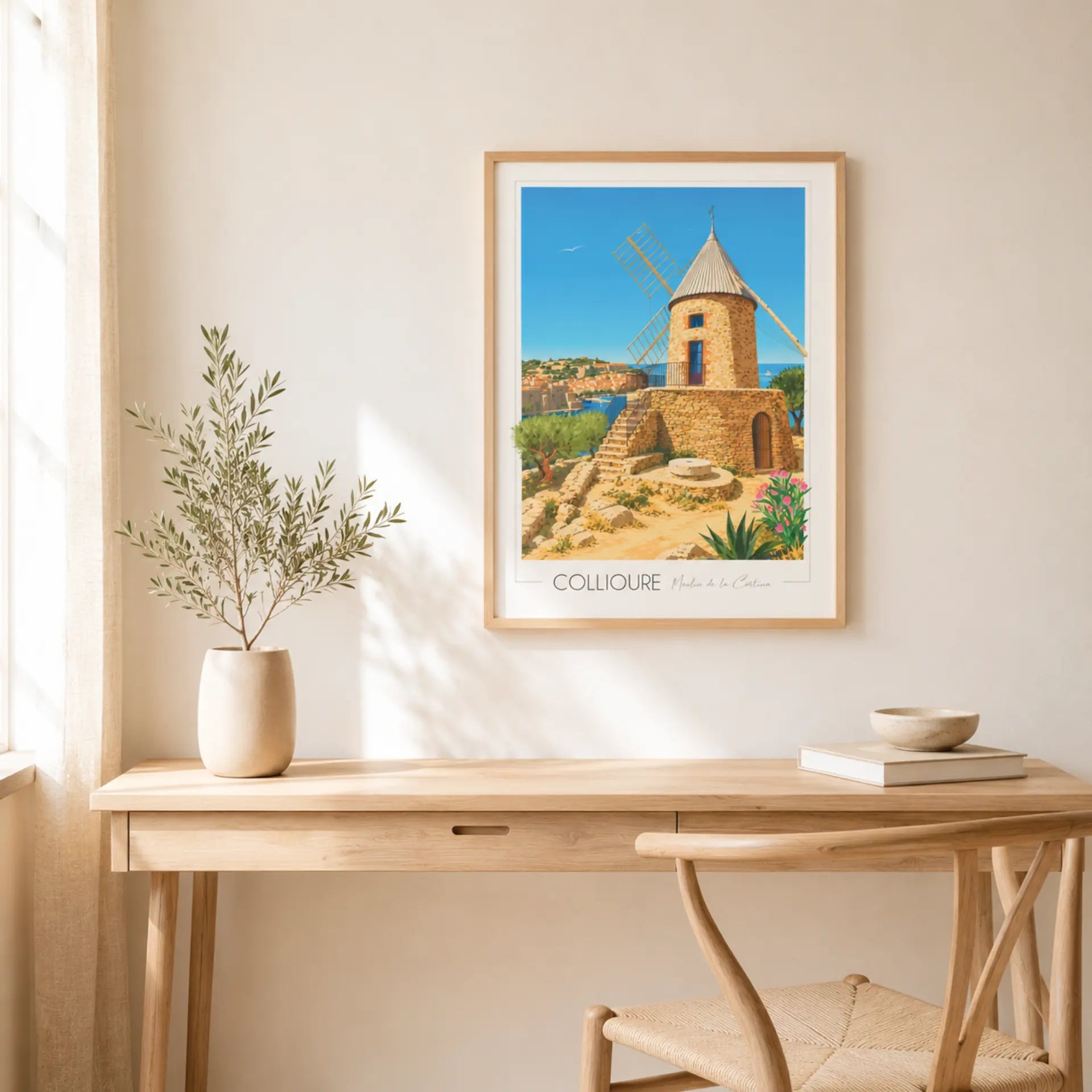 Poster Collioure Moulin de la Cortina format B2 50x70 cm encadré bois, affiché dans un bureau scandinave illustration voyage Collioure signée Foliove.
