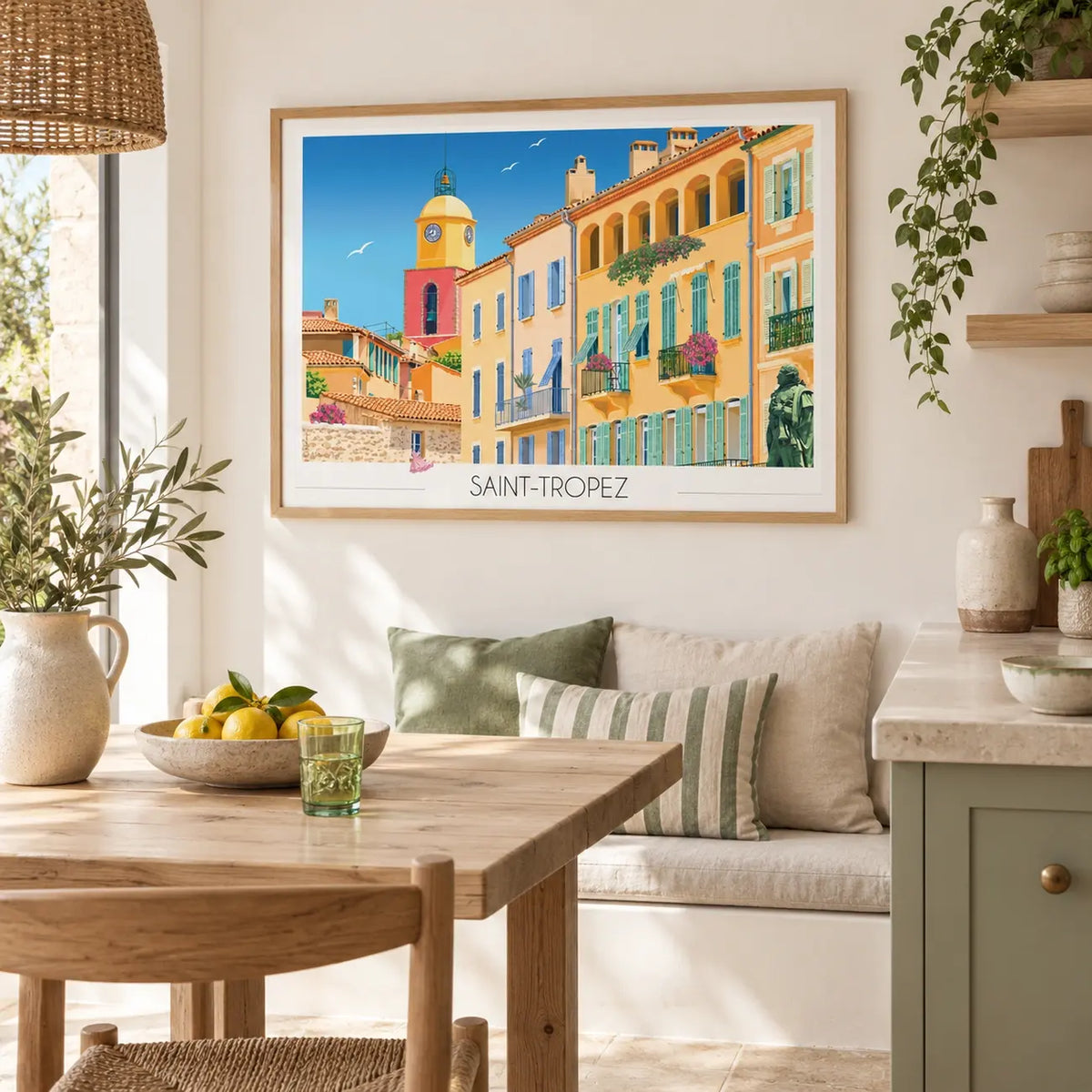 Affiche colorée de Saint Tropez pour une ambiance douce et zen