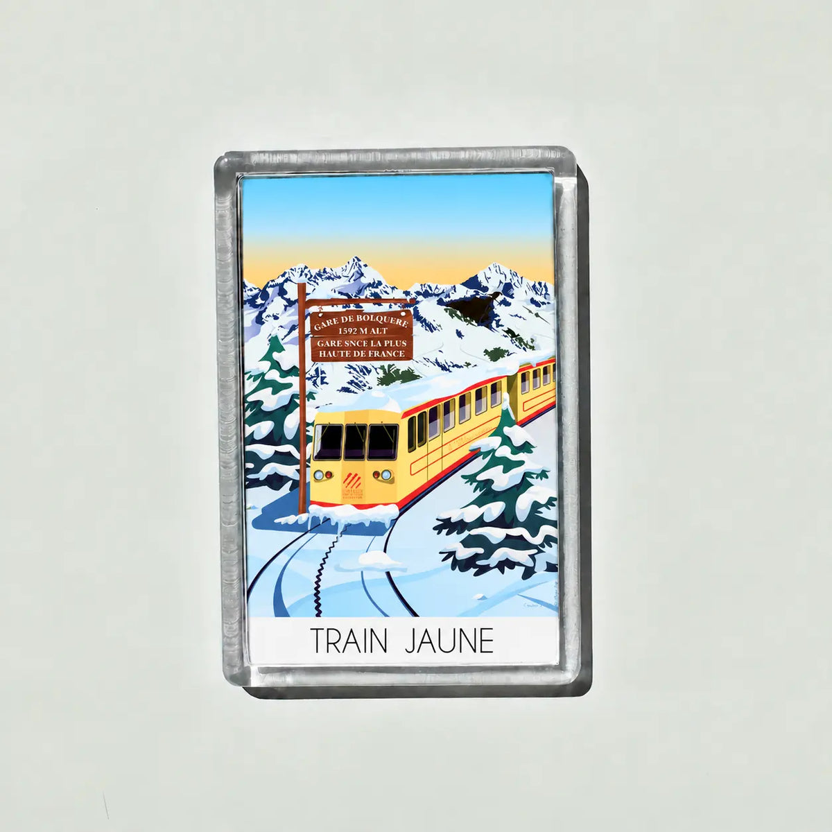 aimant frigo train jaune dans la neige a bolquere vue de face