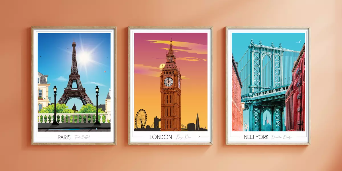 Posters foliove de Paris Londres et New York sur mur Peach Fuzz